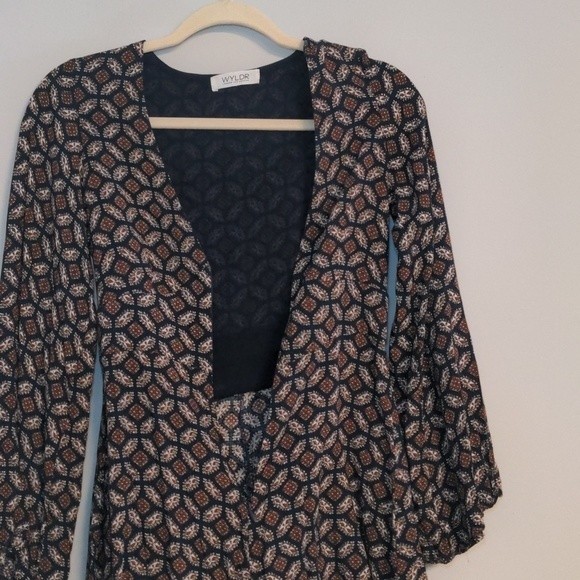 WYLDR Revolve Brand Geometric Long Sleeve‎ V Neck Romper Playsuit Extra Small - Picture 6 of 15